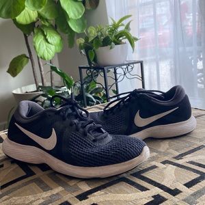 NIKE RUNNING SHOES